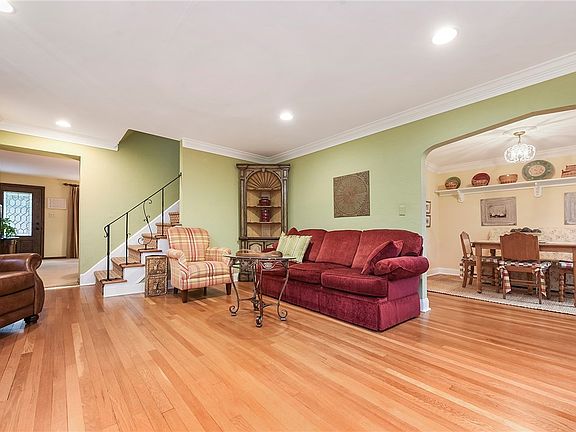 4th image of 3505 Thornwood Dr