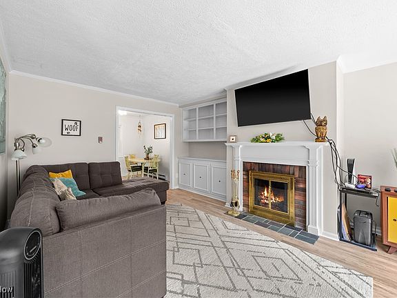 5th image of 10 Meadowlawn Dr Unit 4