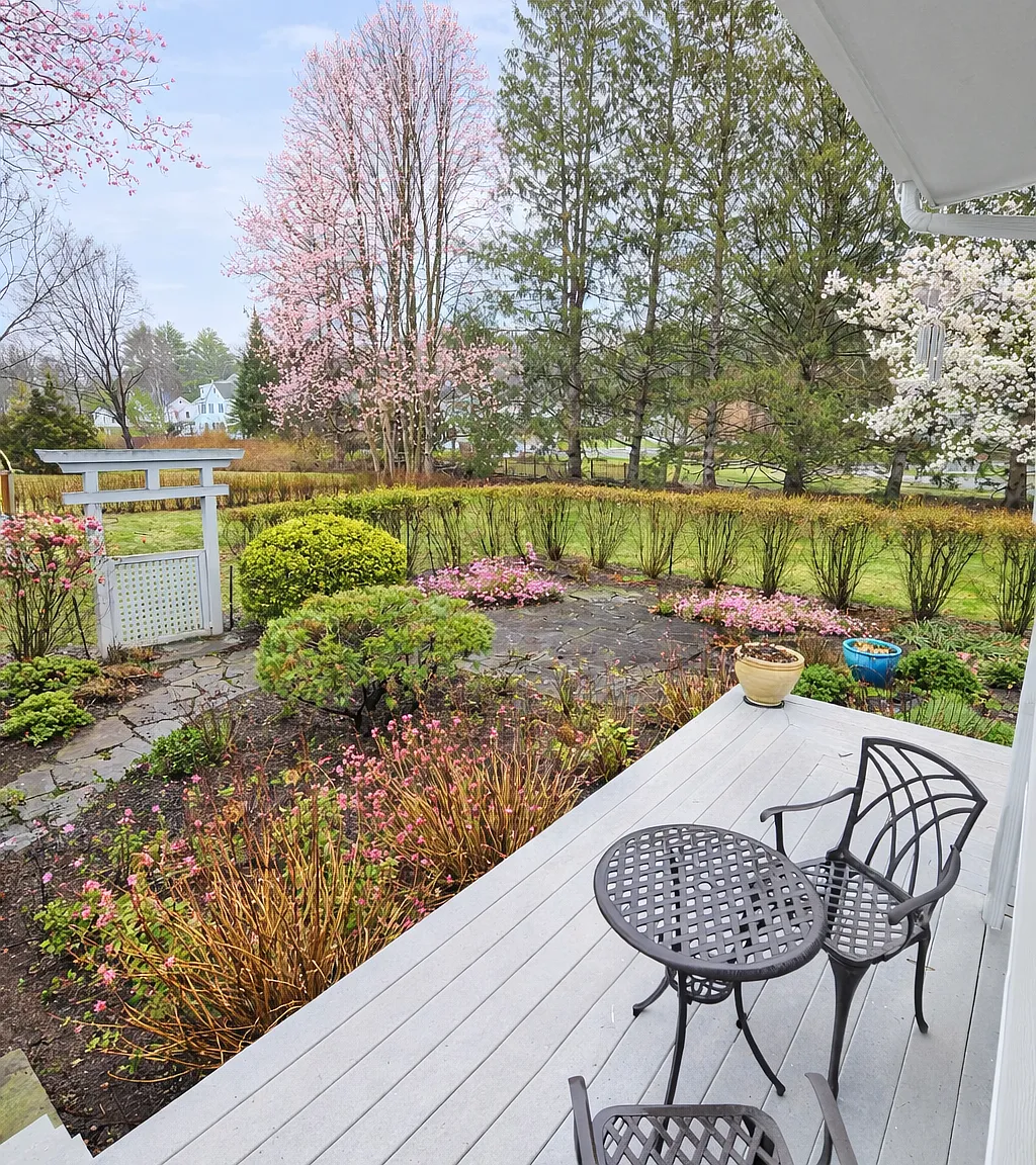 3 bed, 2.5 bath, 2401 sqft, $8,750 — Photo 3