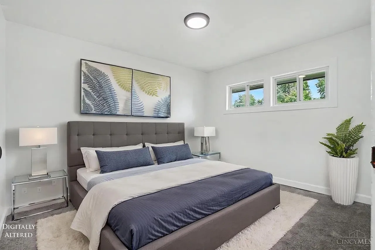 3 bed, 1.0 bath, 918 sqft, $2,100 — Photo 4