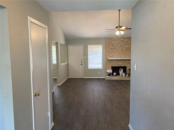 2nd image of 10905 Tall Oak Trl