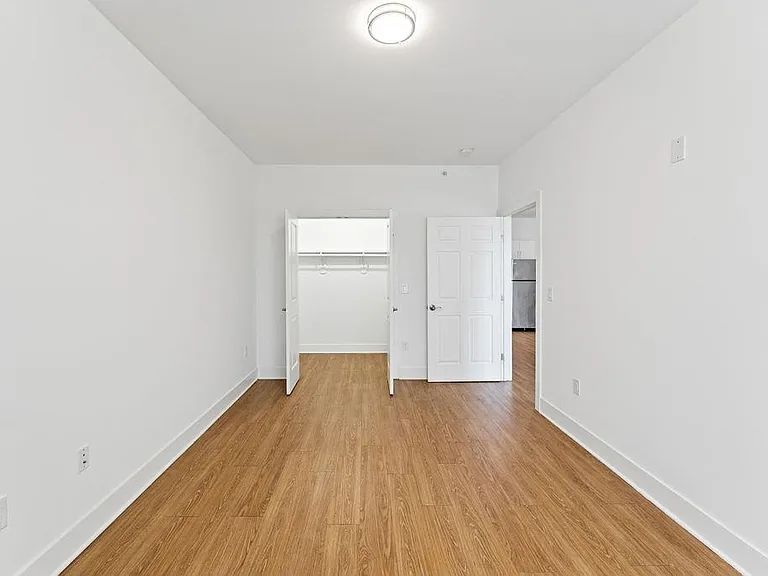 429 Bergen Ave #407 — Photo 8