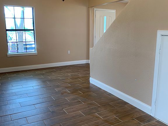 4th image of 320 S Jackson Ave