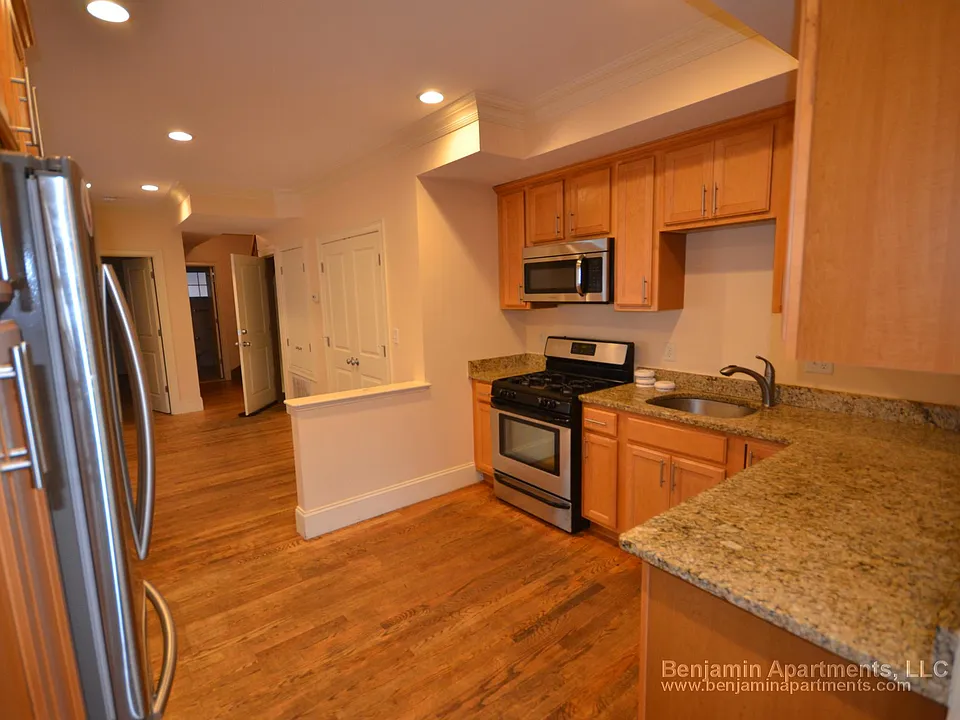 25 Lothrop St #8