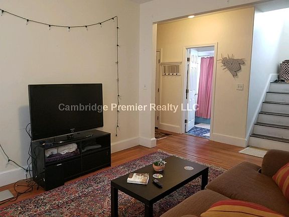 5th image of 109 Bartlett St #1