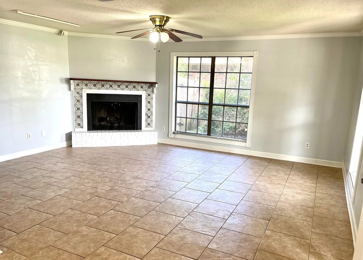 128 Longfellow Drive - 1 — Photo 2
