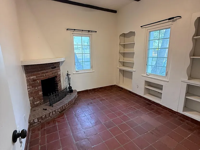 27490 Norwood St — Photo 10