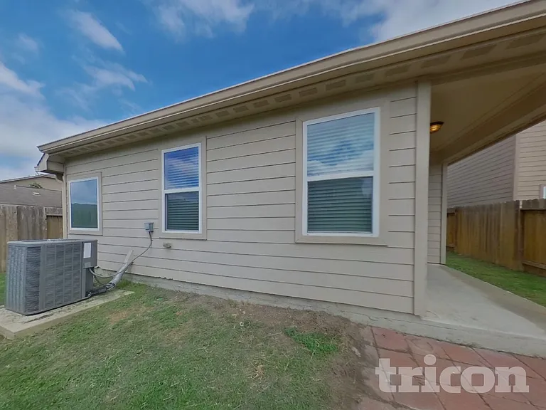 1477 Treeta Trl — Photo 15