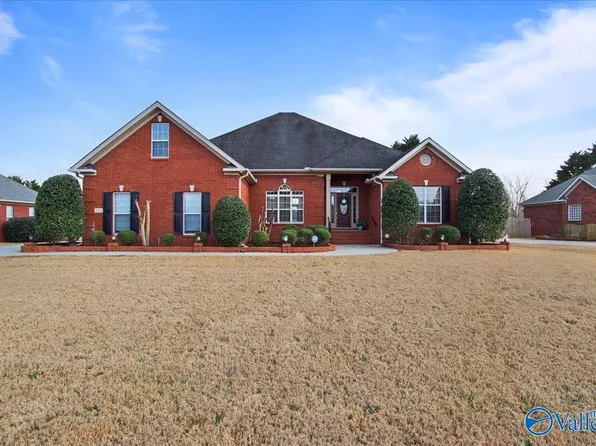 110 Arrow Path Dr, Huntsville, AL 35806