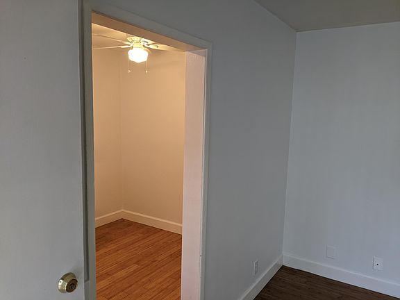 3rd image of 1020 E 6th St APT 4