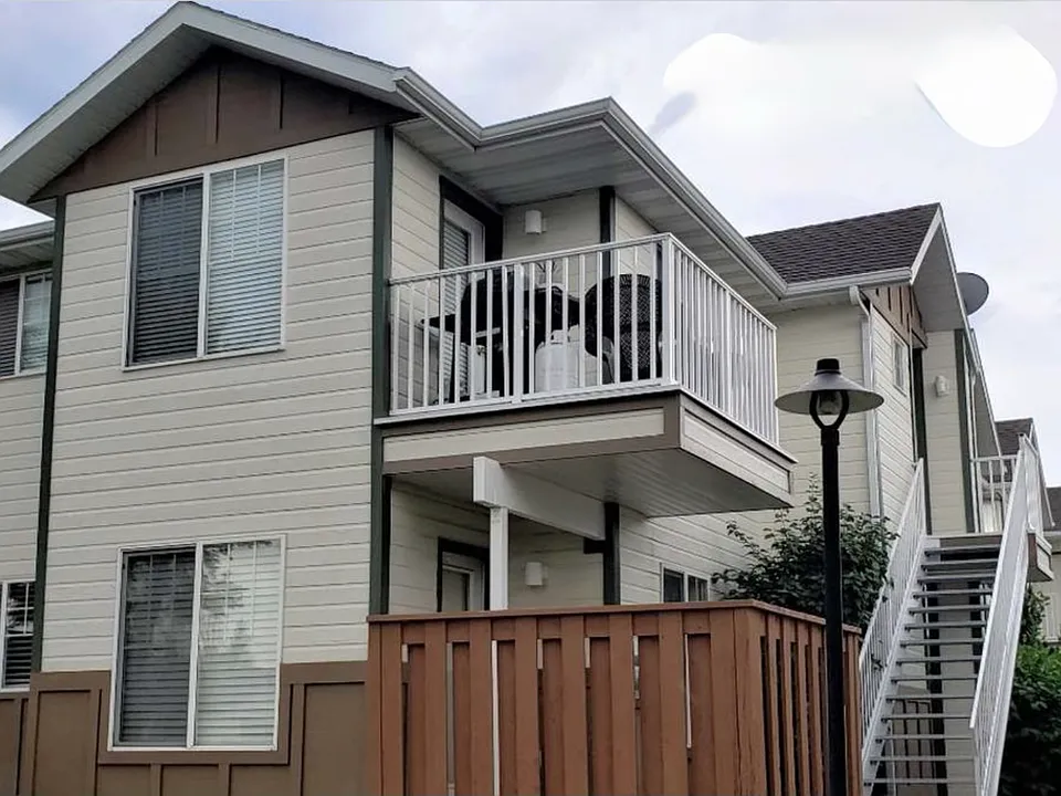 893 Forestglen Dr