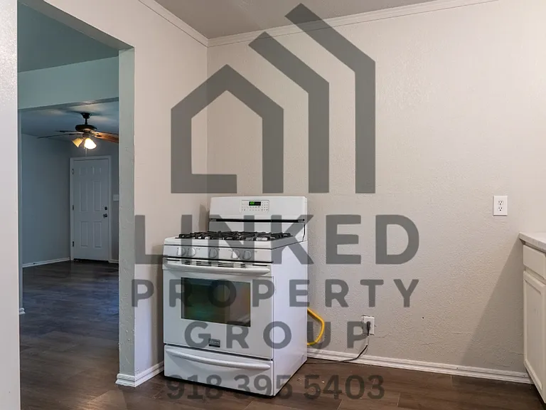 1321 NE 39th St — Photo 15