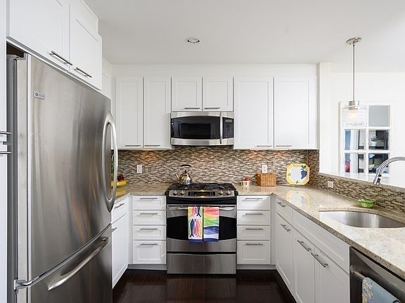 3rd image of 23 Shipyard Dr APT 206