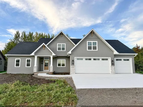 W5875 Delta Dr, Menasha, WI 54952
