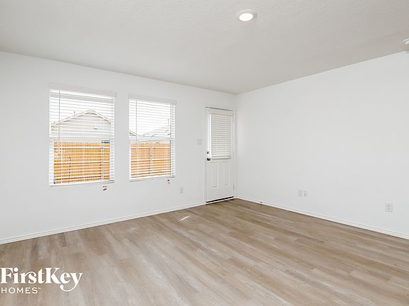 4th image of 10619 McClintock Dr