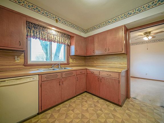4th image of 1854 N Weller Dr