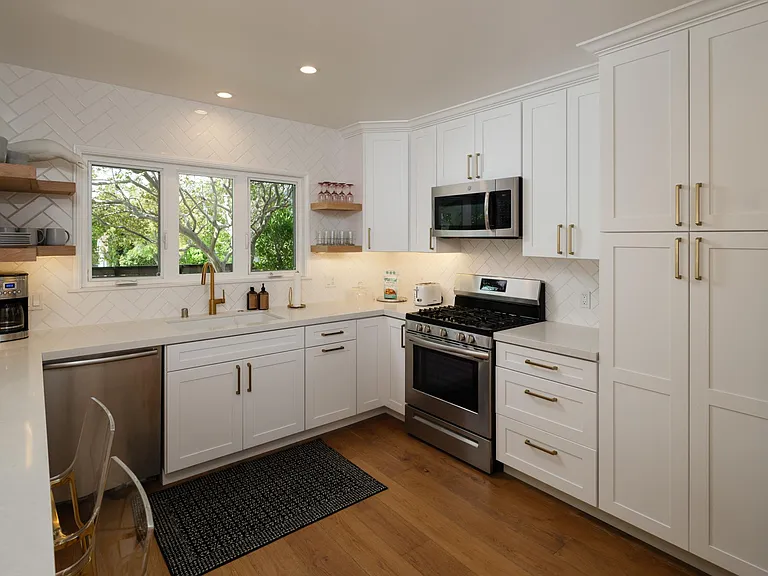 2325 Montrose Ave #A — Photo 12