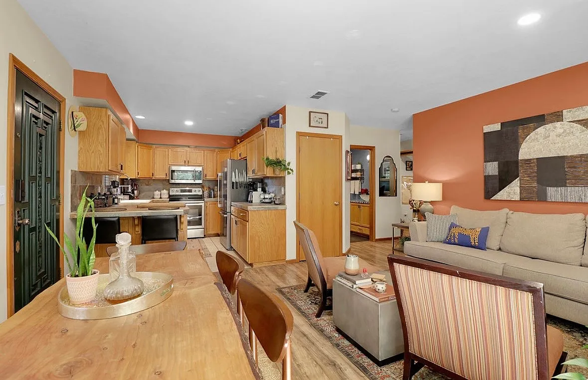 1 bed, 800 sqft, $1,700 — Photo 3