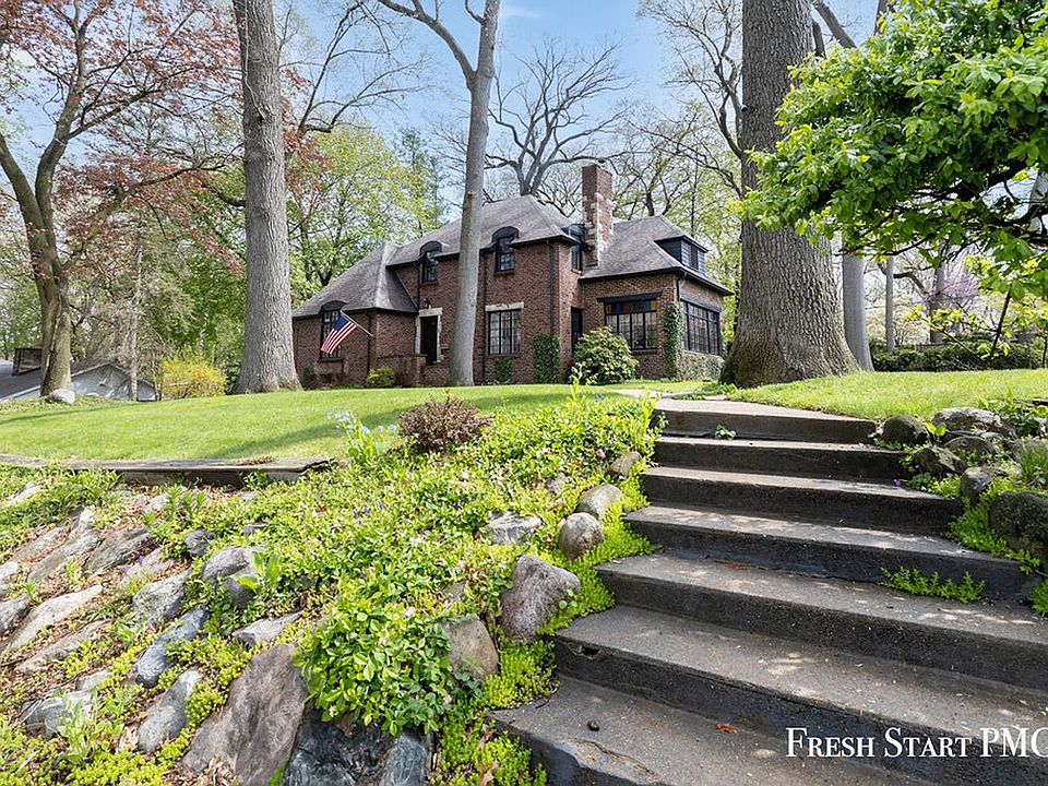 1st image of 28 Woodmer Ln