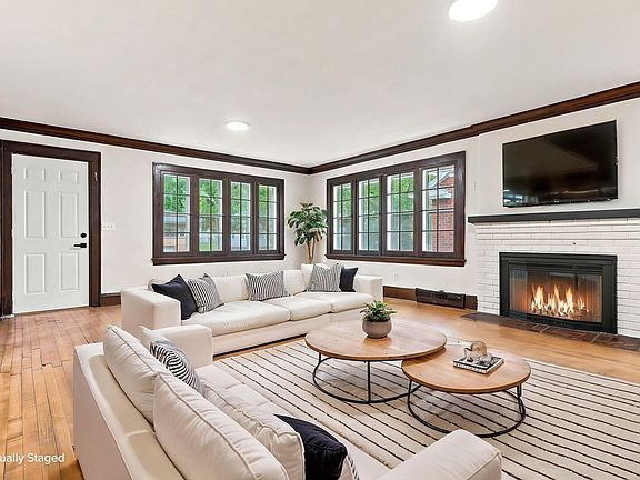 4th image of 3237 Sheridan Ave N