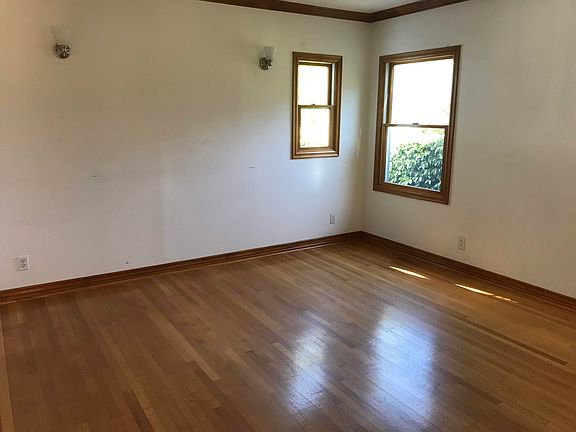 4th image of 241 S Crescent Dr
