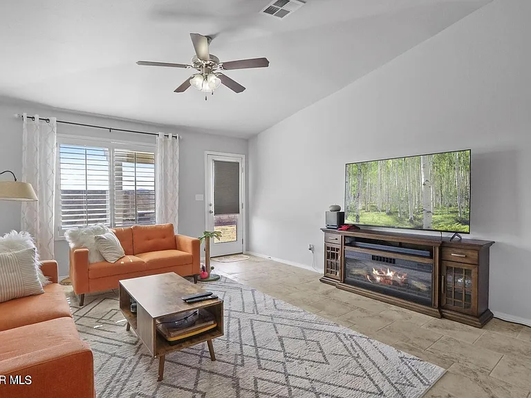 3917 Desert Dunes Dr — Photo 15