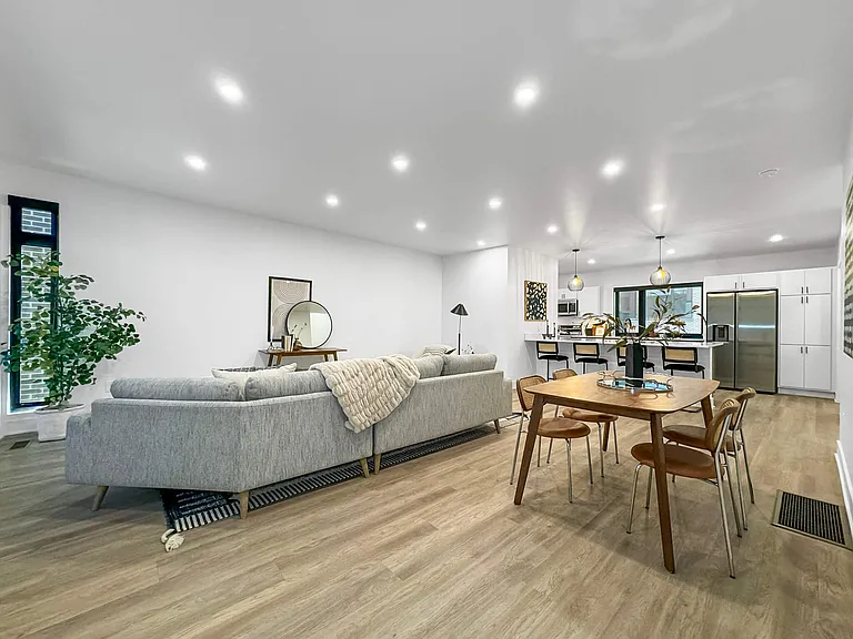 Matilda 235 Townhomes — Photo 7