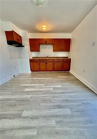 4 bed, 2.0 bath, 1250 sqft, $1,800 — Photo 4