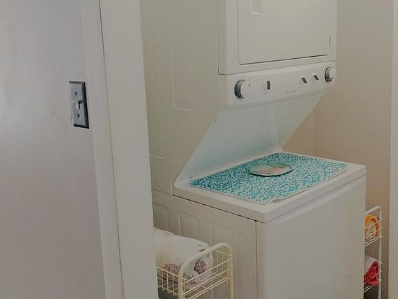 Convenient Hall Laundry