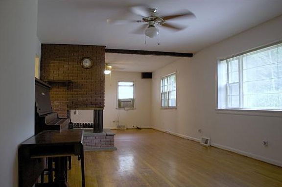 4th image of 21 Watkins Ave