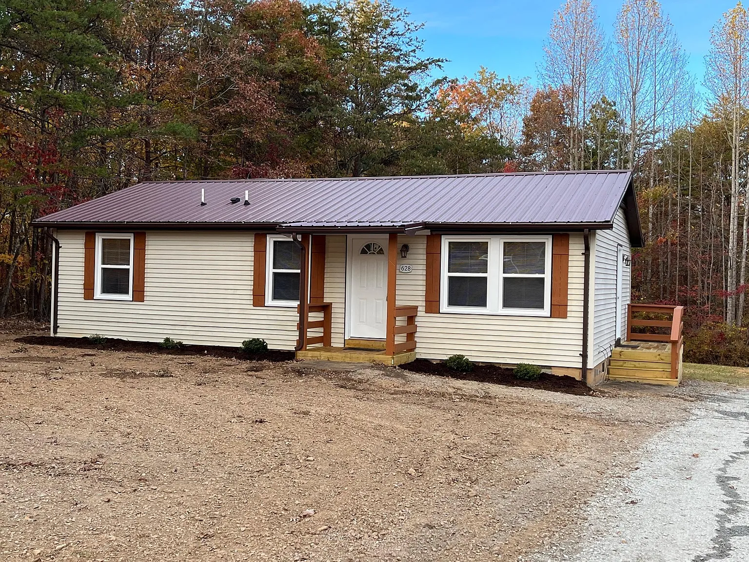 628 Nickland Dr — Photo 2