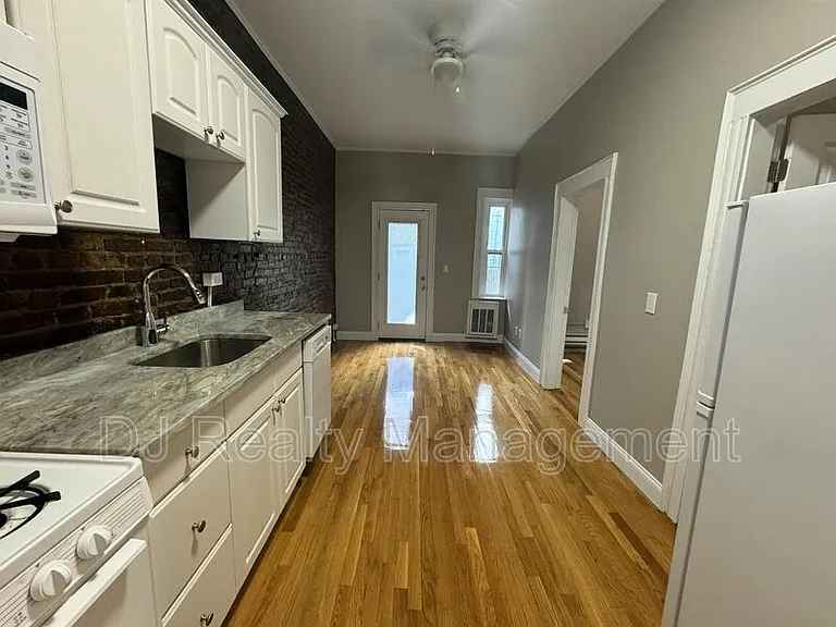60 N Margin St #2 — Photo 7