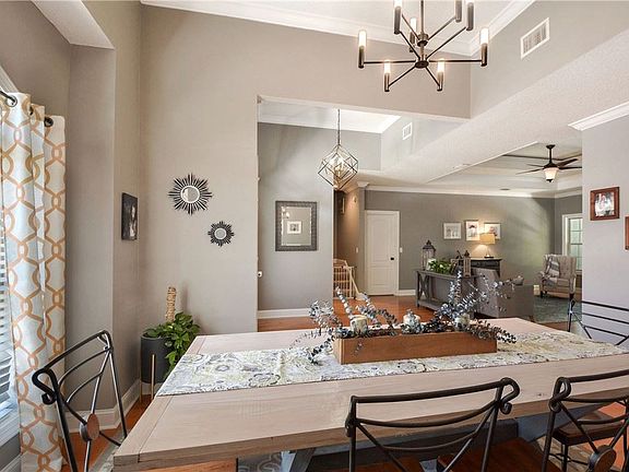 5th image of 301 Wellington Pl