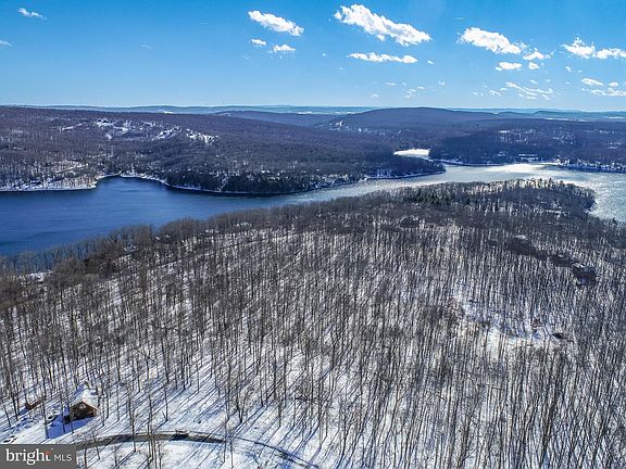 3rd image of 41 Winding Estates Dr