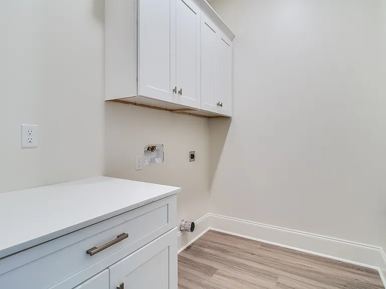 102 Perth Pl — Photo 19
