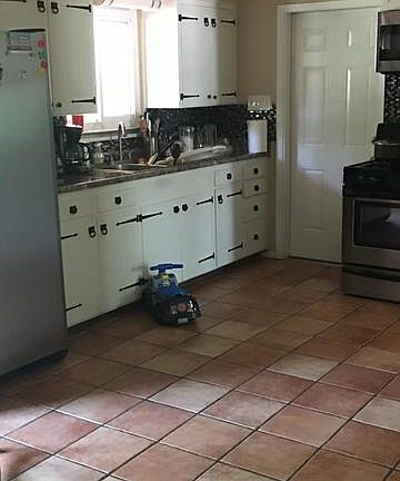 3rd image of 118 Nobhill Dr