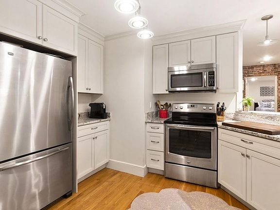 3rd image of 17 Gloucester St APT A