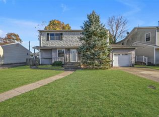 218 Dartmouth Dr, Hicksville, NY 11801