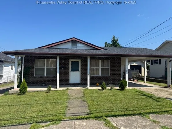 2828 Virginia Ave, Hurricane, WV 25526