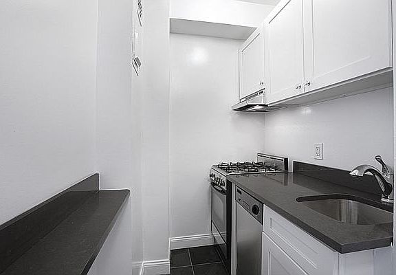 4th image of 253 W 72nd St #*2008