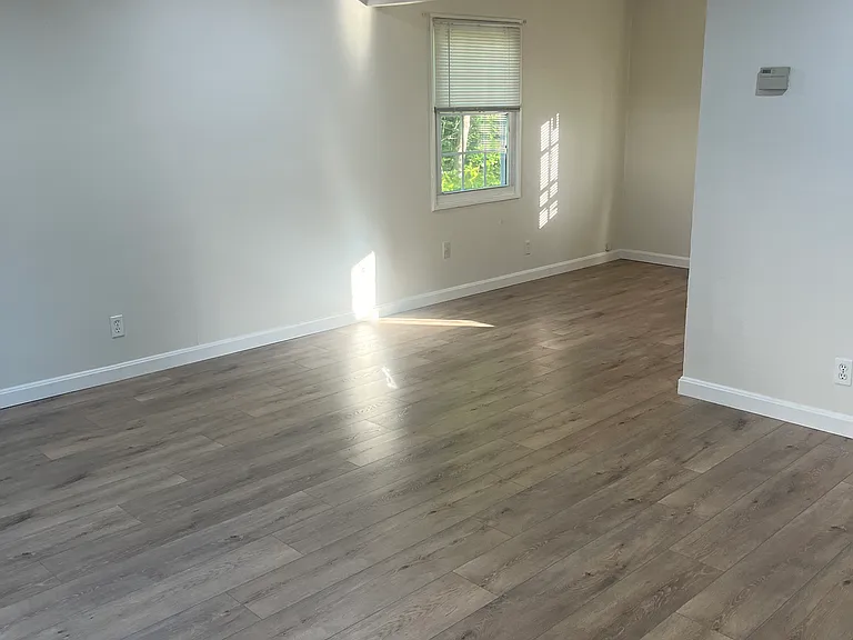 30 Roberts Dr — Photo 2