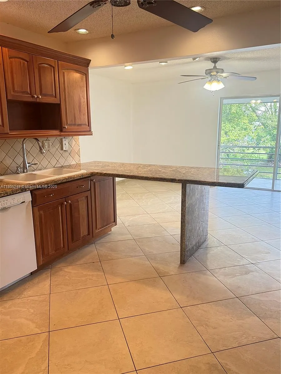 Building Photo - 3111 Coral Springs Dr