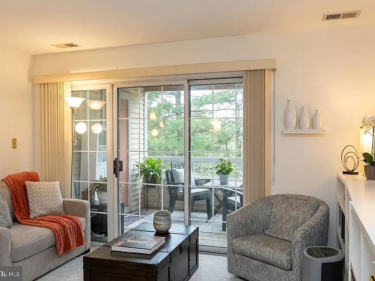 109 Delamere Dr #7 — Photo 3