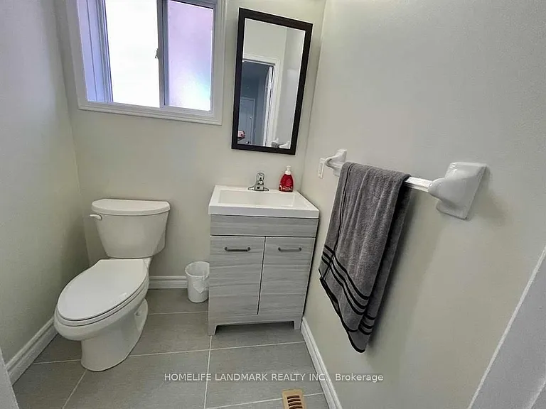 545 Menczel Cres #UPPER — Photo 10