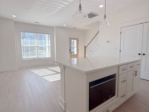 5th image of 1330 Belfair St