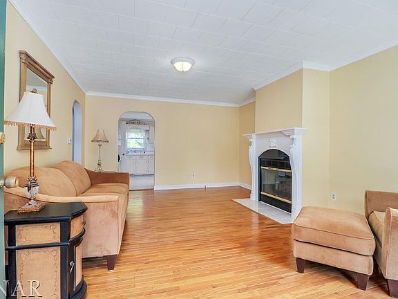 3rd image of 1305 N Livingston St