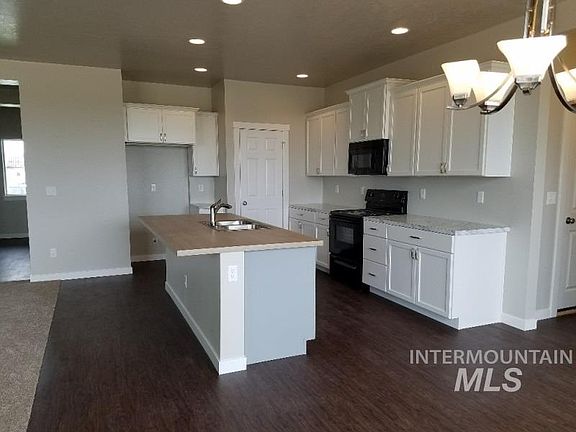 3rd image of 858 Big Horn Dr