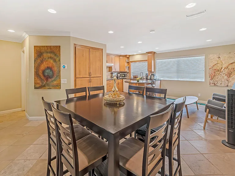 5800 Owensmouth Ave #7 — Photo 10