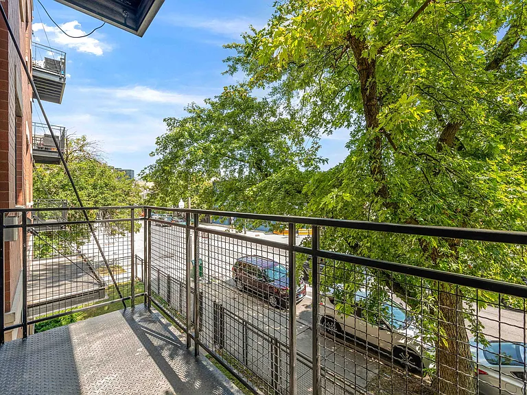2064 N California Ave #203 — Photo 7