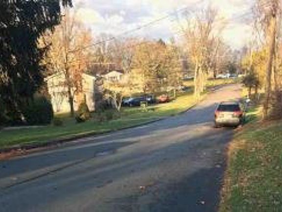 Exterior Neighborhood (street photo)